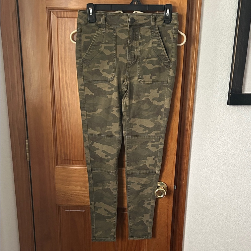 American Eagle Outfitters Camouflage Cargo Pants